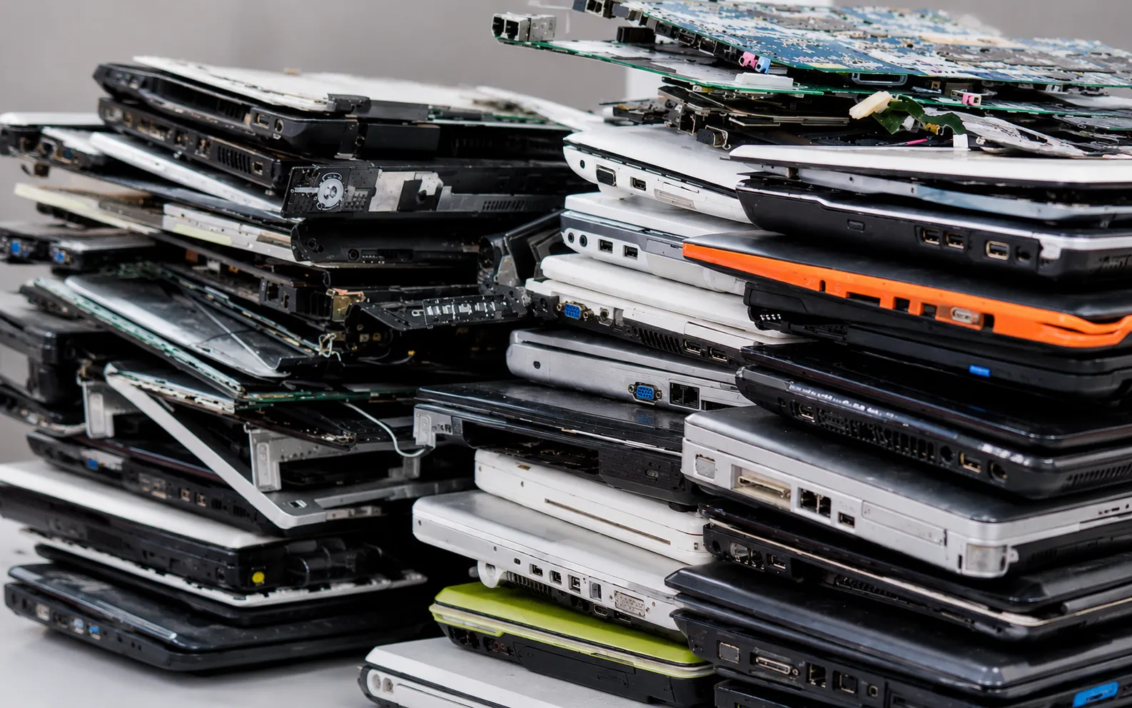 Electronic devices stacked for recycling